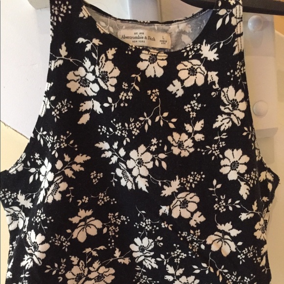 **SOLD**Abercrombie and Fitch Floral Crop Top - Picture 2 of 5
